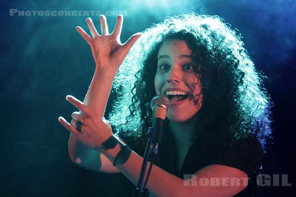 XENIA RUBINOS - 2013-12-10 - PARIS - La Maroquinerie - 